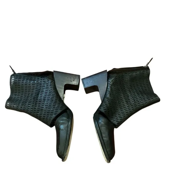 Zero Maria Cornejo Black Perforated Leather Shoes EU 39 wooden Clog Heel