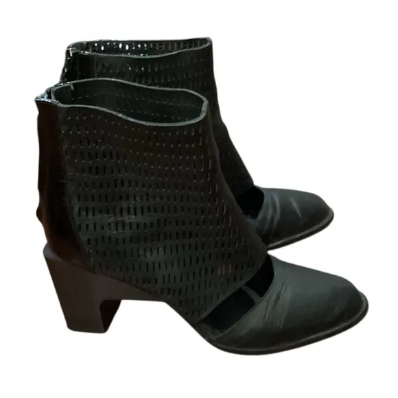 Zero Maria Cornejo Black Perforated Leather Shoes EU 39 wooden Clog Heel