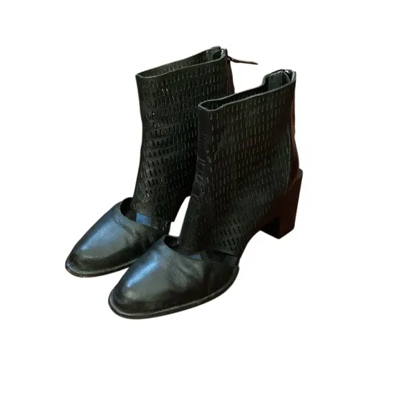 Zero Maria Cornejo Black Perforated Leather Shoes EU 39 wooden Clog Heel