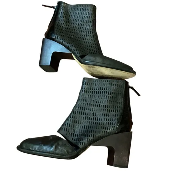 Zero Maria Cornejo Black Perforated Leather Shoes EU 39 wooden Clog Heel